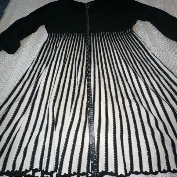 Dana Buchman Black and Cream Ribbed Knit Sweater Dress - women's Size XL - Picture 8 of 11